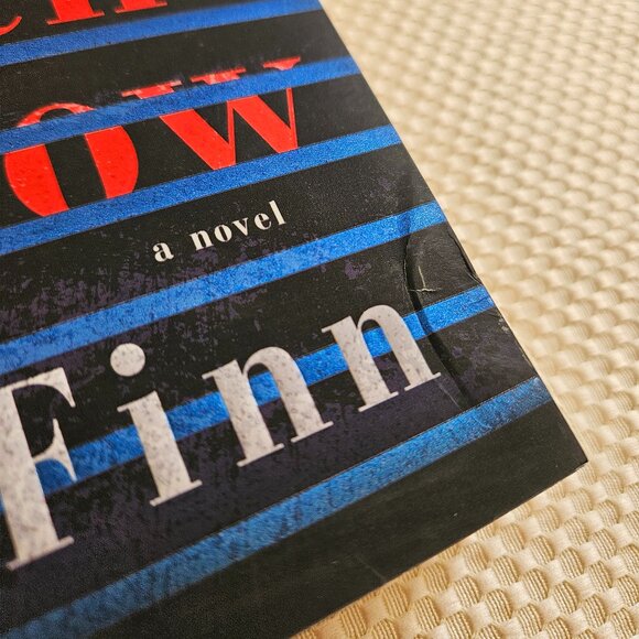 4/$40 The Woman in the Window: A‎ Novel by AJ Finn - Paperback - Picture 3 of 8